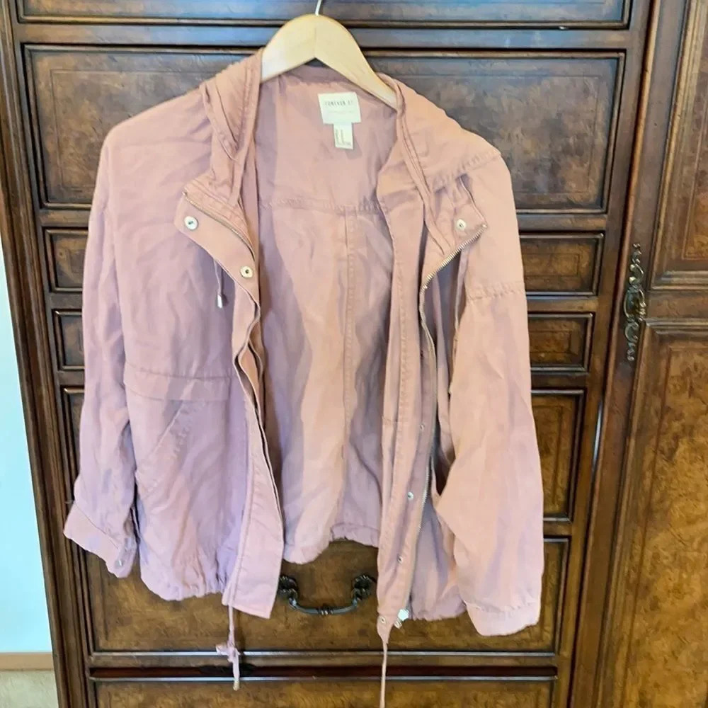 FOREVER 21 dusty pink rose zip up jacket